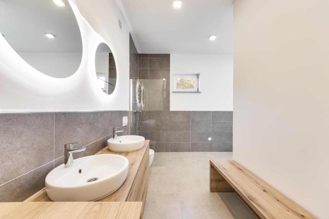 Chic Apartments With Balcony And Spa In Mojstrana Kültér fotó