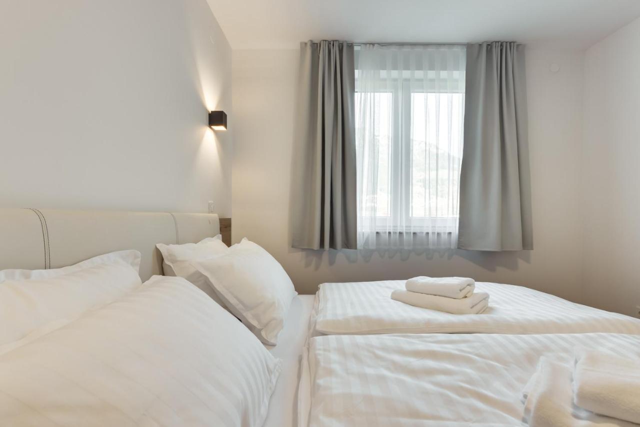 Chic Apartments With Balcony And Spa In Mojstrana Kültér fotó