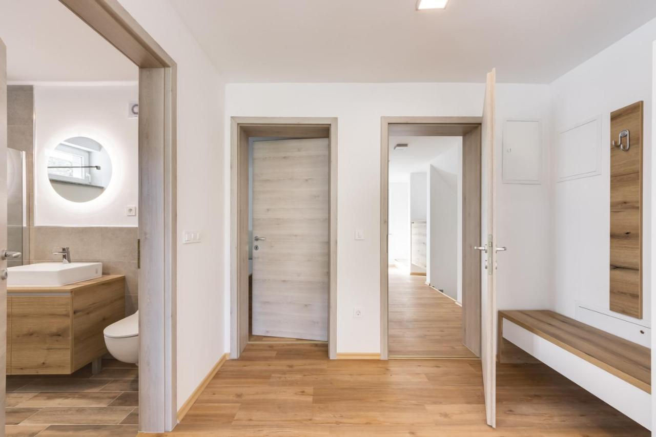 Chic Apartments With Balcony And Spa In Mojstrana Kültér fotó