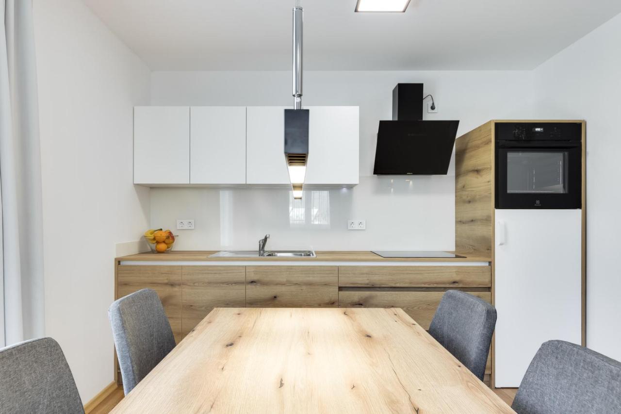 Chic Apartments With Balcony And Spa In Mojstrana Kültér fotó