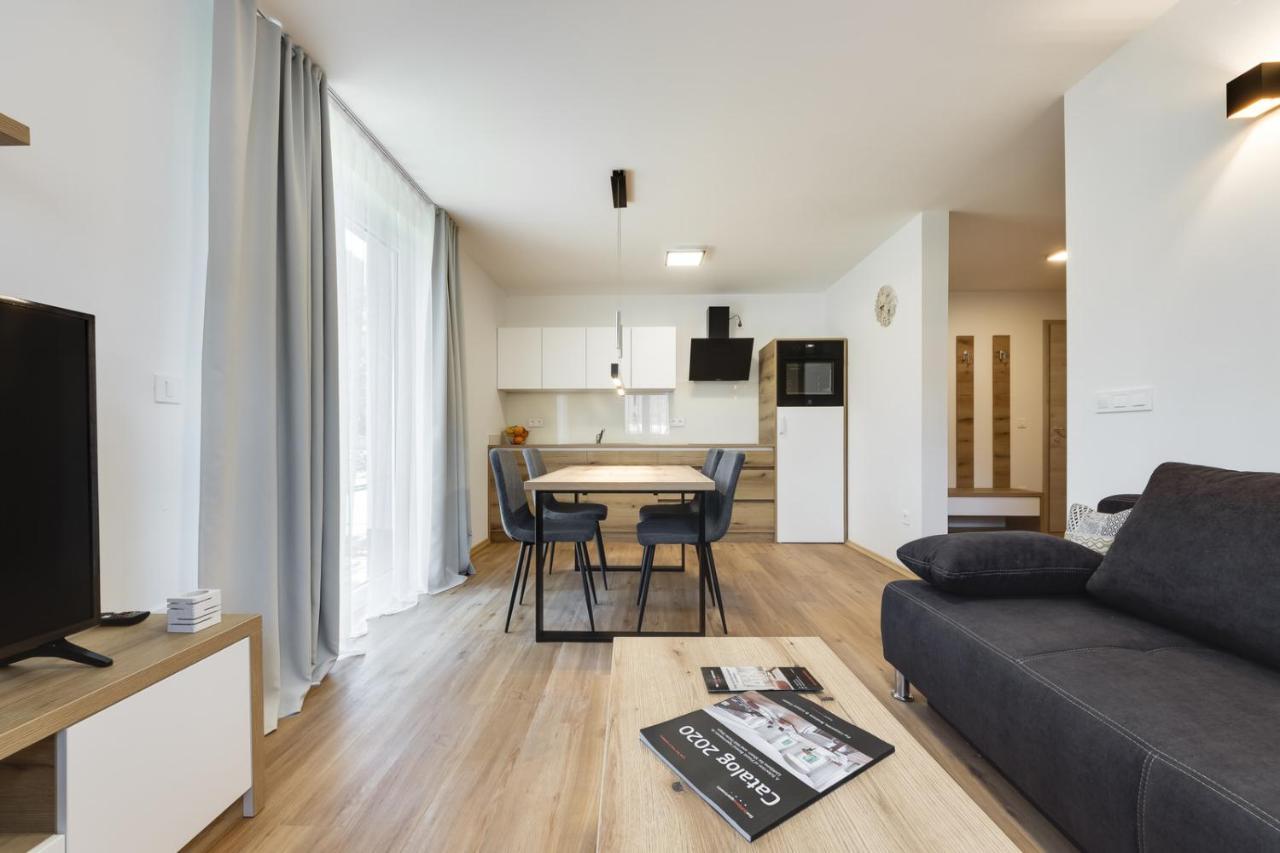 Chic Apartments With Balcony And Spa In Mojstrana Kültér fotó