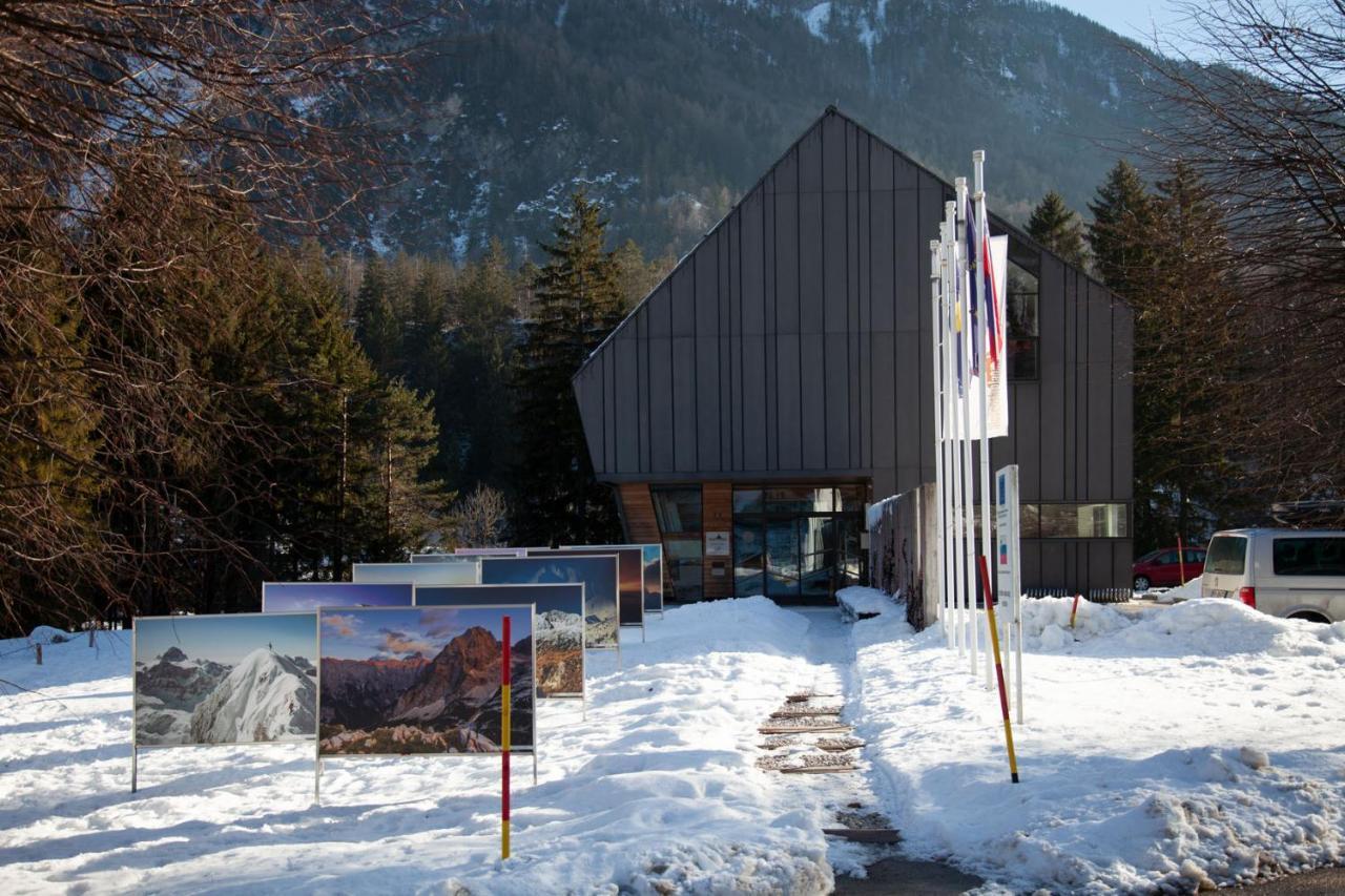 Chic Apartments With Balcony And Spa In Mojstrana Kültér fotó