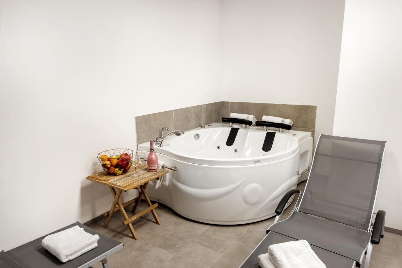Chic Apartments With Balcony And Spa In Mojstrana Kültér fotó